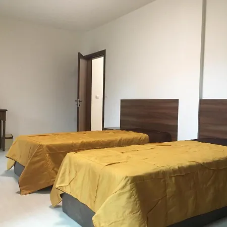 Sunrise Apartment *
